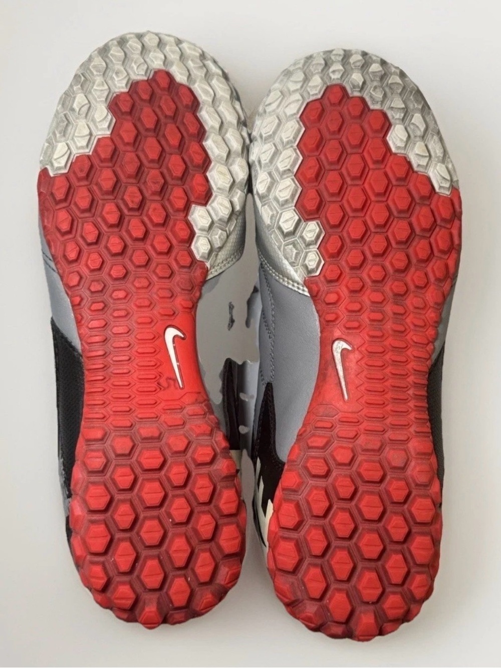 Nike Bomba Turf Soccer Shoes Size 5.5 Youth Gray Red Black 415128-005 - Picture 6 of 6